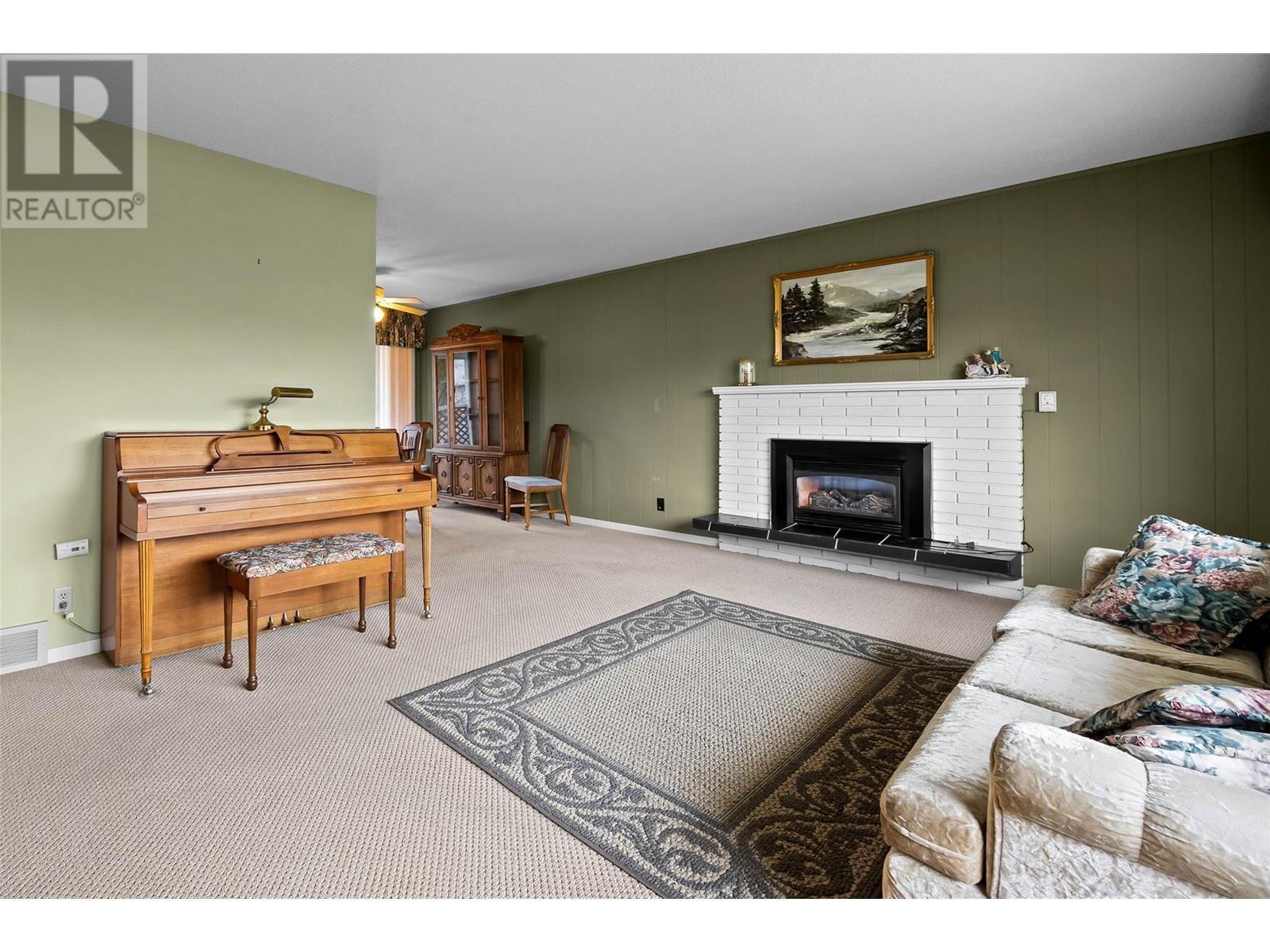Property at 1062 7th Street image 3