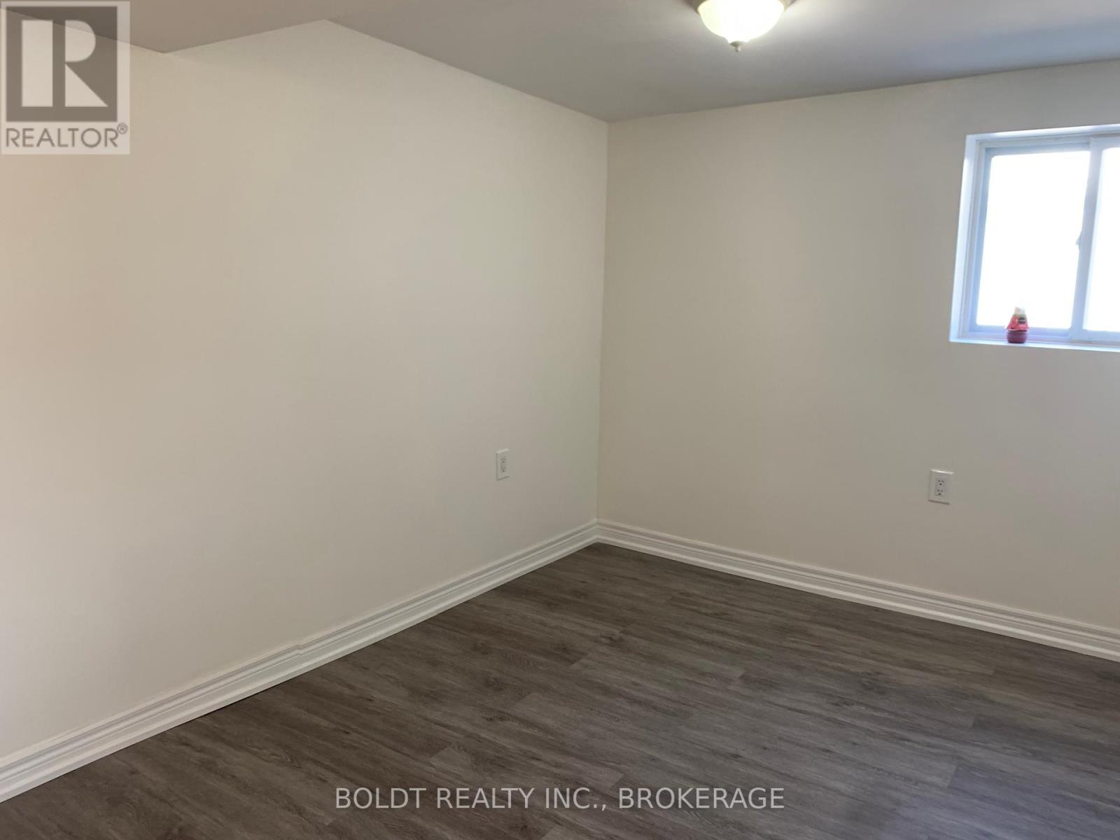 114 Lake Street, St. Catharines, Ontario  L2R 5X8 - Photo 11 - X12084693