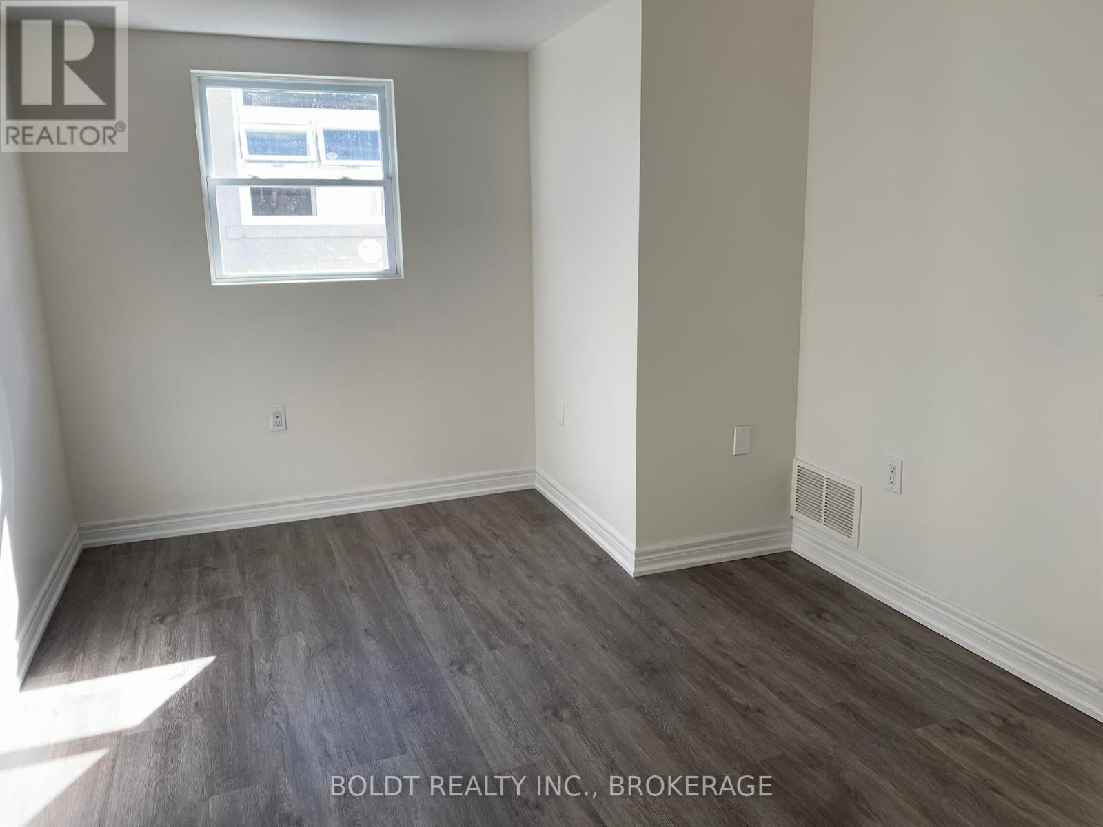 114 Lake Street, St. Catharines, Ontario  L2R 5X8 - Photo 13 - X12084693