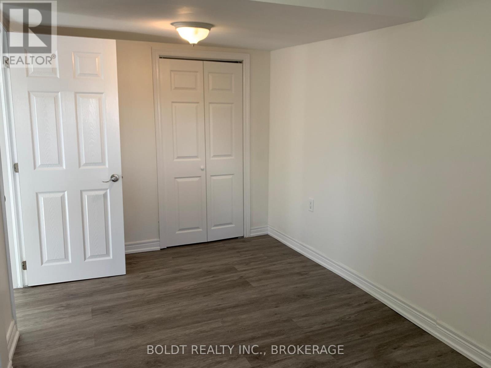 114 Lake Street, St. Catharines, Ontario  L2R 5X8 - Photo 7 - X12084693