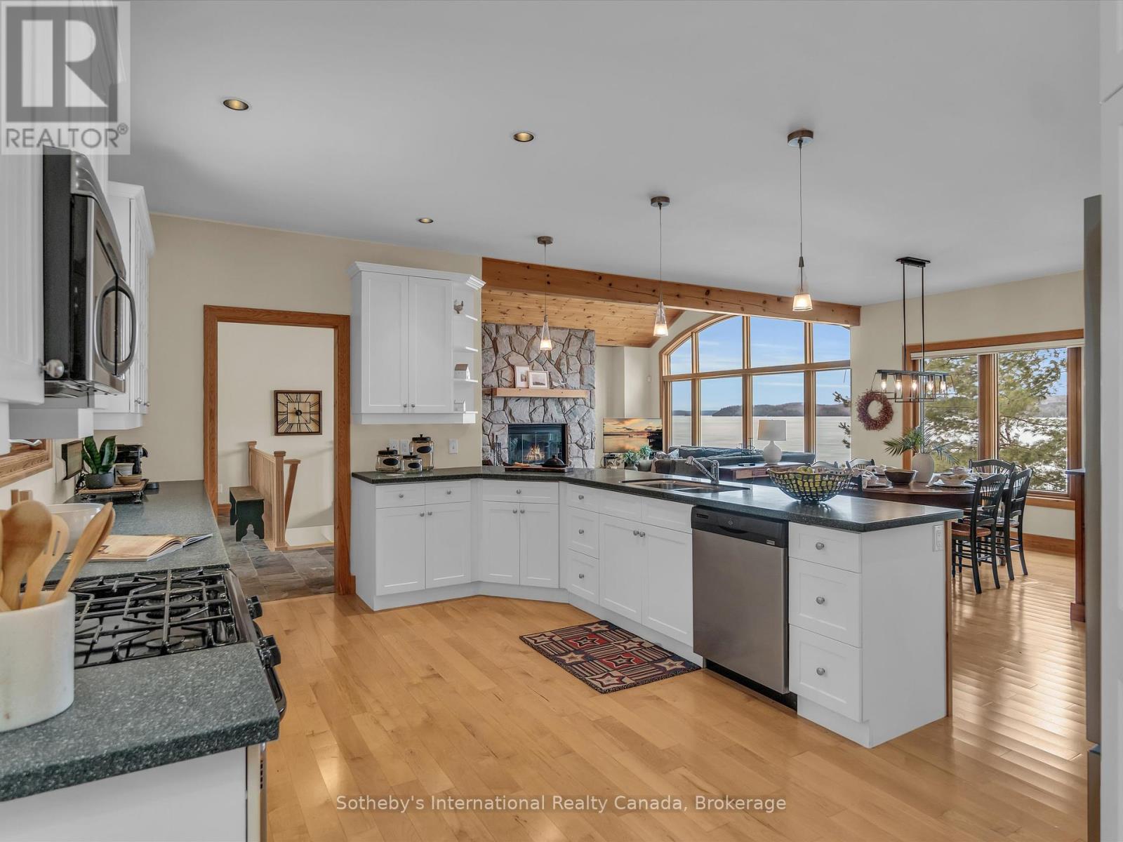 243 Prices Point Road, Lake Of Bays, Ontario  P0B 1A0 - Photo 16 - X12084581