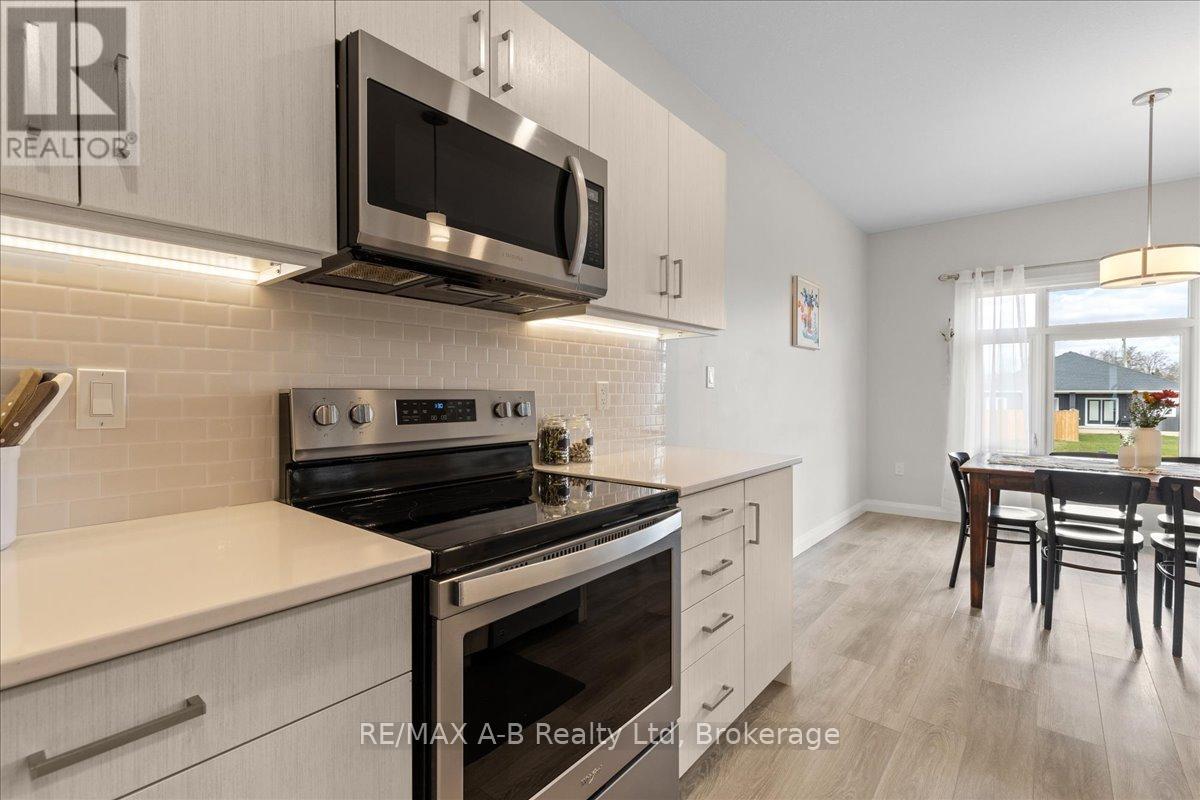 98 Rowe Avenue, South Huron, Ontario  N0M 1S1 - Photo 10 - X12084657