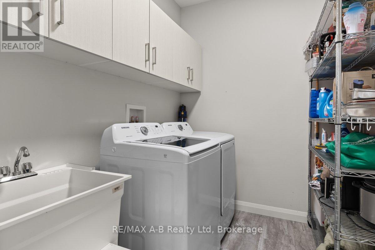 98 Rowe Avenue, South Huron, Ontario  N0M 1S1 - Photo 15 - X12084657
