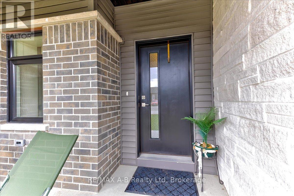98 Rowe Avenue, South Huron, Ontario  N0M 1S1 - Photo 2 - X12084657