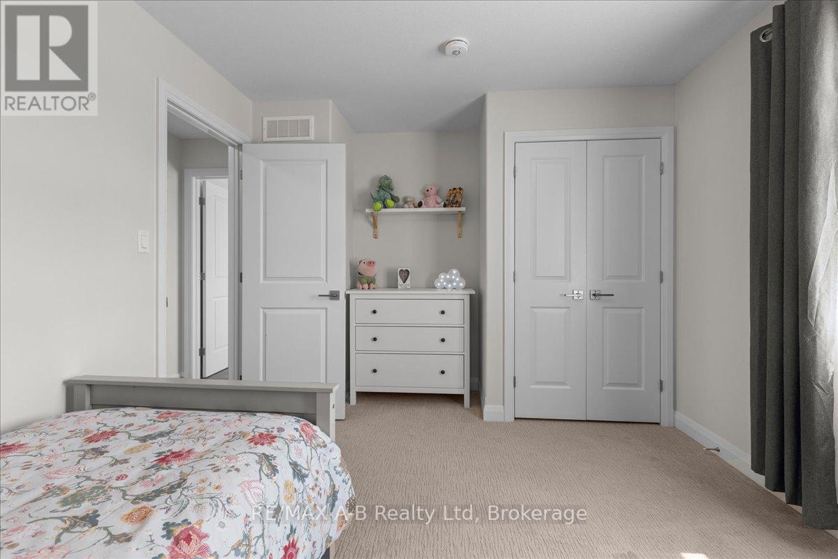 98 Rowe Avenue, South Huron, Ontario  N0M 1S1 - Photo 22 - X12084657