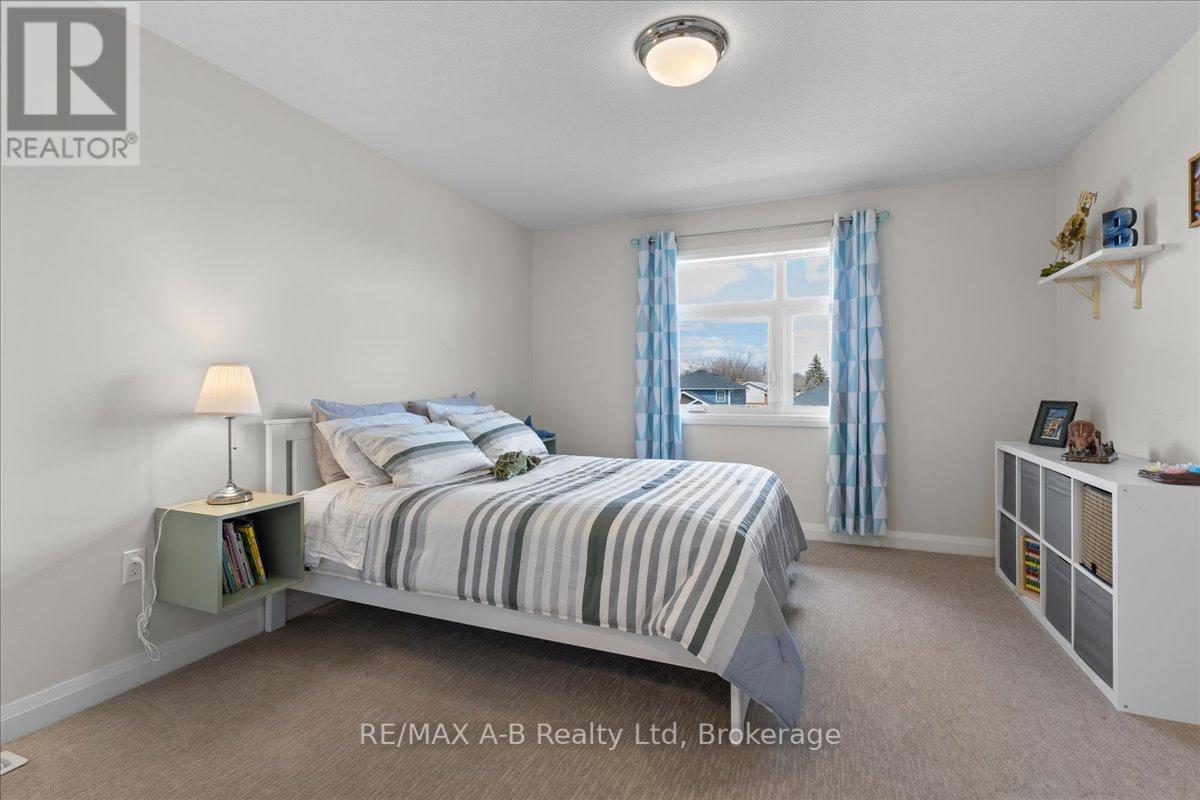98 Rowe Avenue, South Huron, Ontario  N0M 1S1 - Photo 23 - X12084657