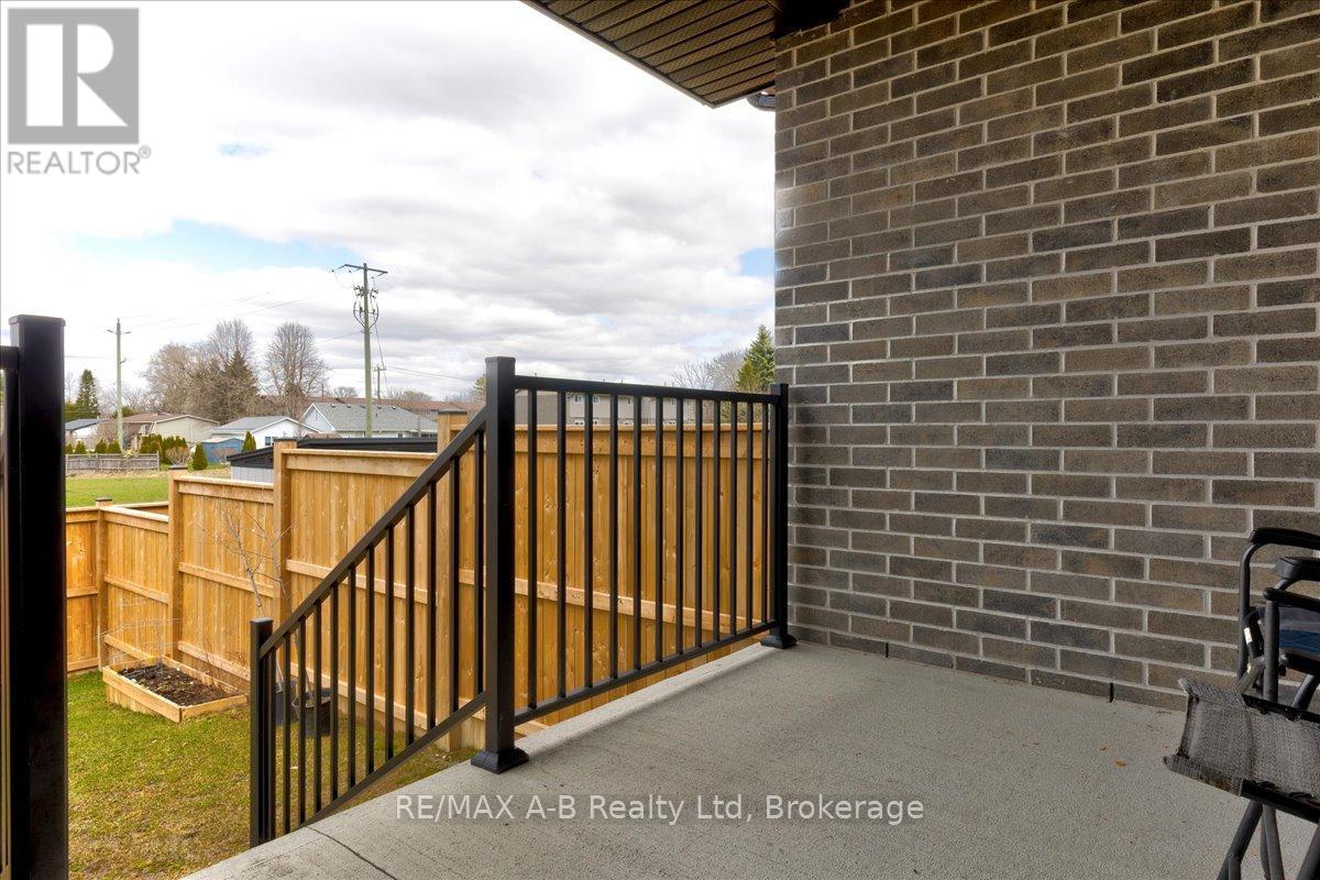 98 Rowe Avenue, South Huron, Ontario  N0M 1S1 - Photo 33 - X12084657