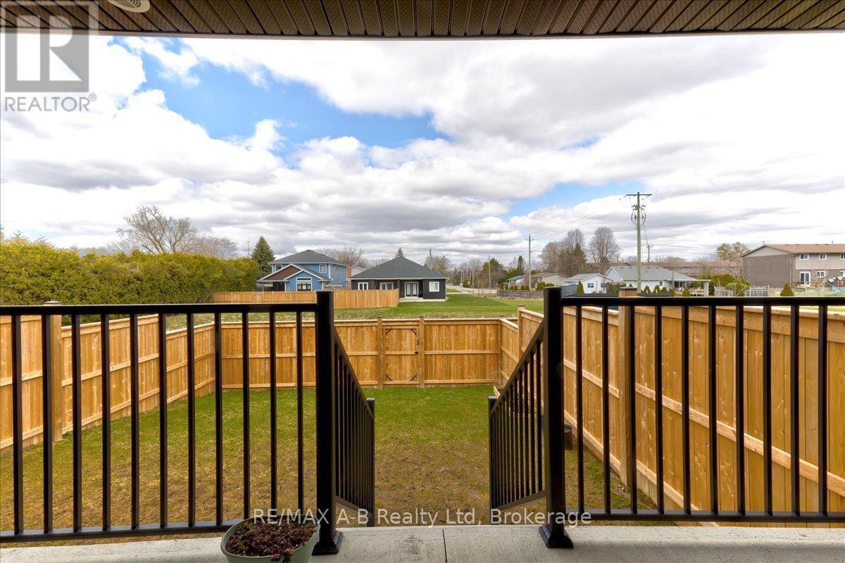 98 Rowe Avenue, South Huron, Ontario  N0M 1S1 - Photo 35 - X12084657