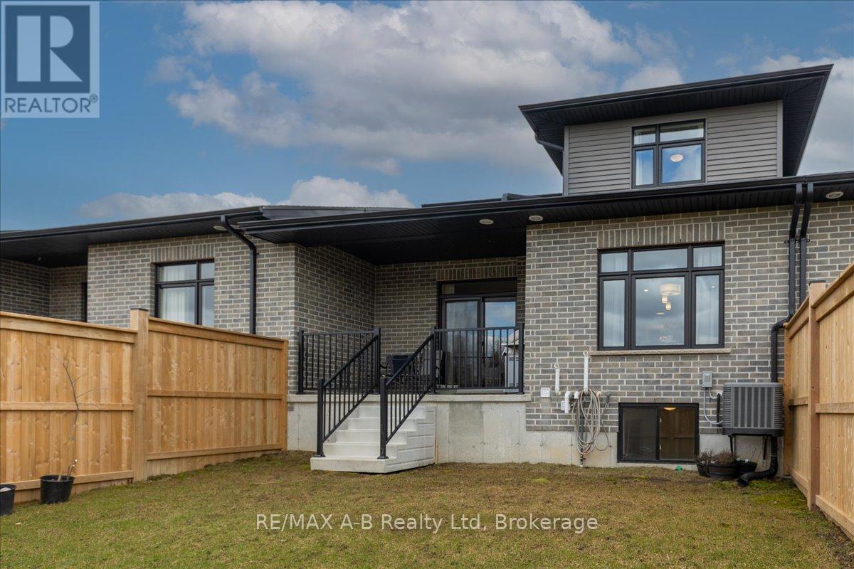 98 Rowe Avenue, South Huron, Ontario  N0M 1S1 - Photo 36 - X12084657