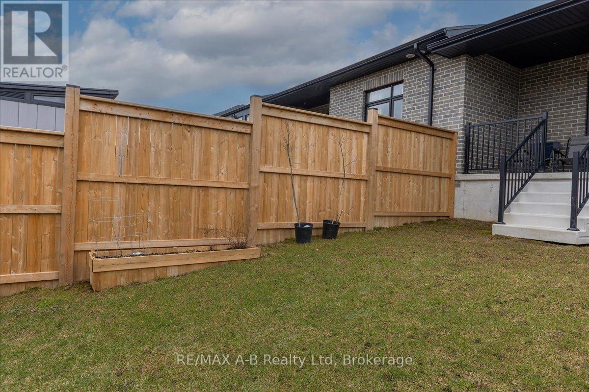 98 Rowe Avenue, South Huron, Ontario  N0M 1S1 - Photo 37 - X12084657