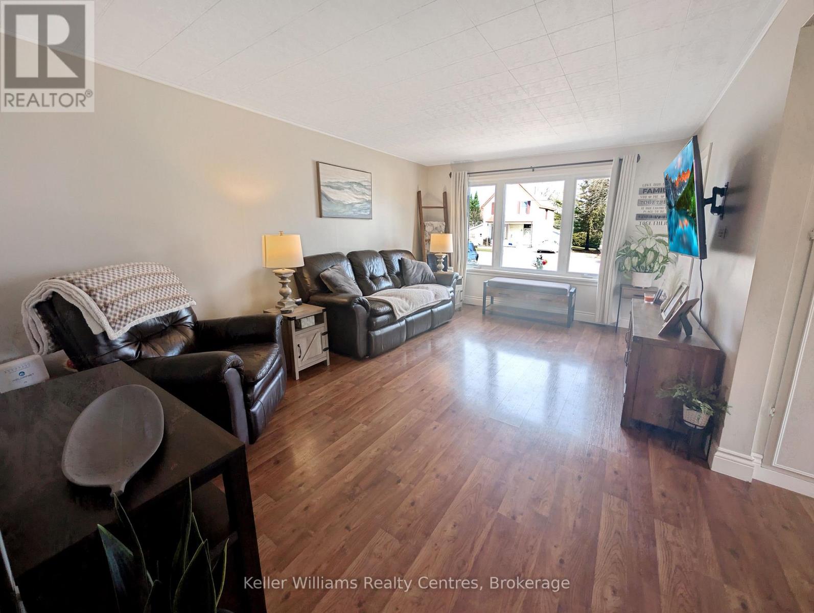 401 George Street, South Bruce Peninsula, Ontario  N0H 2T0 - Photo 12 - X12083838