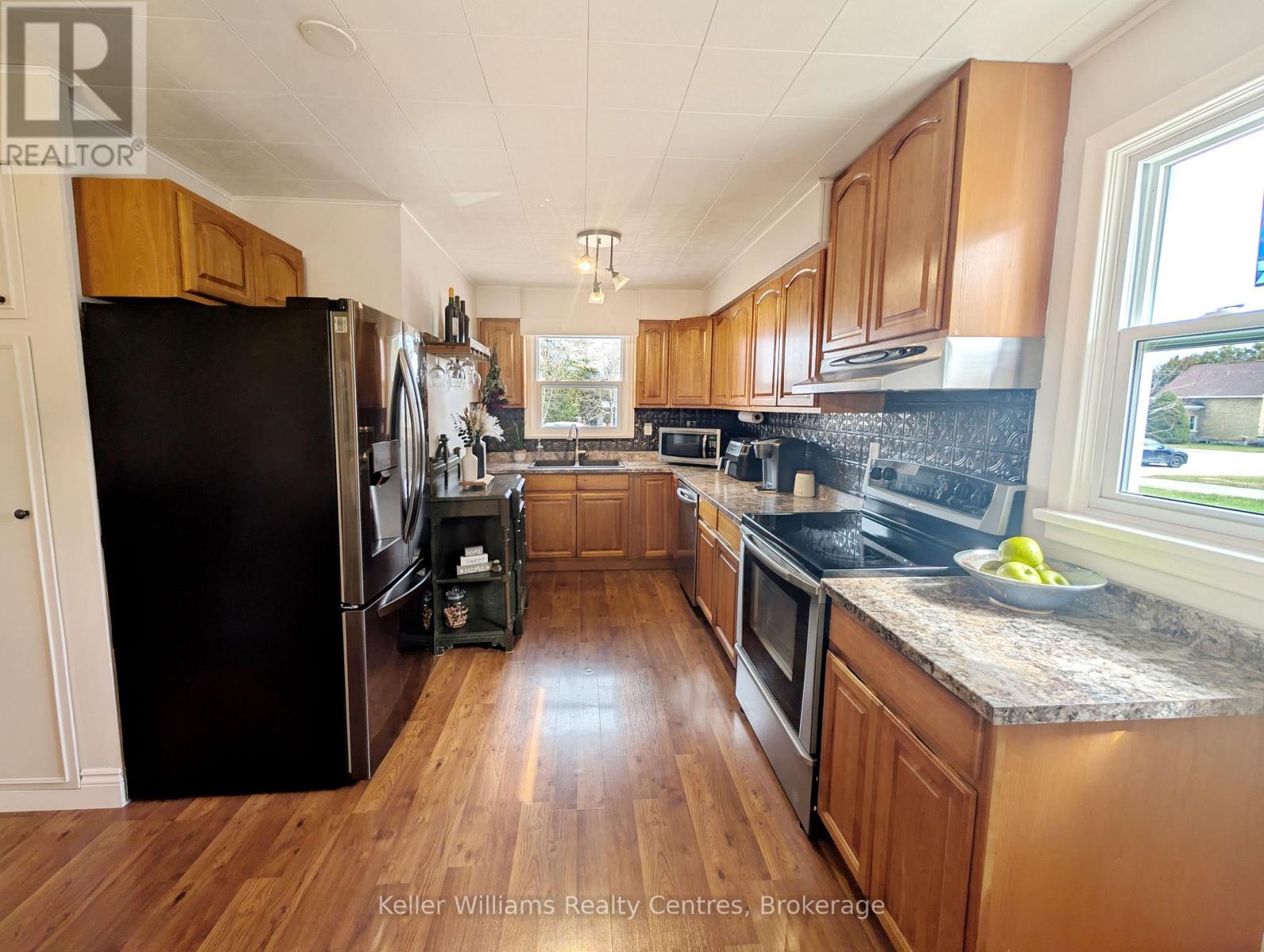 401 George Street, South Bruce Peninsula, Ontario  N0H 2T0 - Photo 17 - X12083838