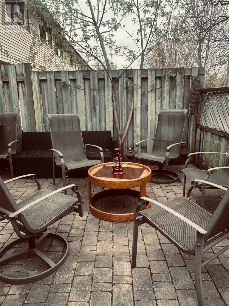 2 - 40 Silvercreek Parkway N, Guelph, Ontario  N1H 7X5 - Photo 32 - X12084624
