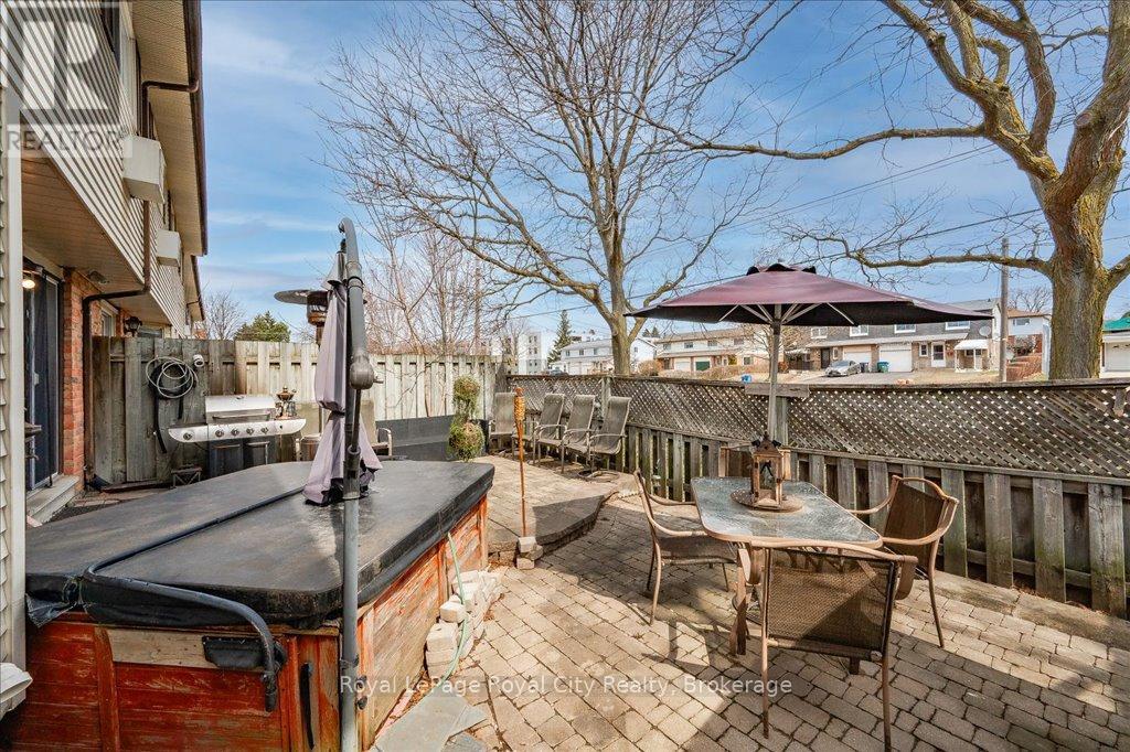 2 - 40 Silvercreek Parkway N, Guelph, Ontario  N1H 7X5 - Photo 37 - X12084624