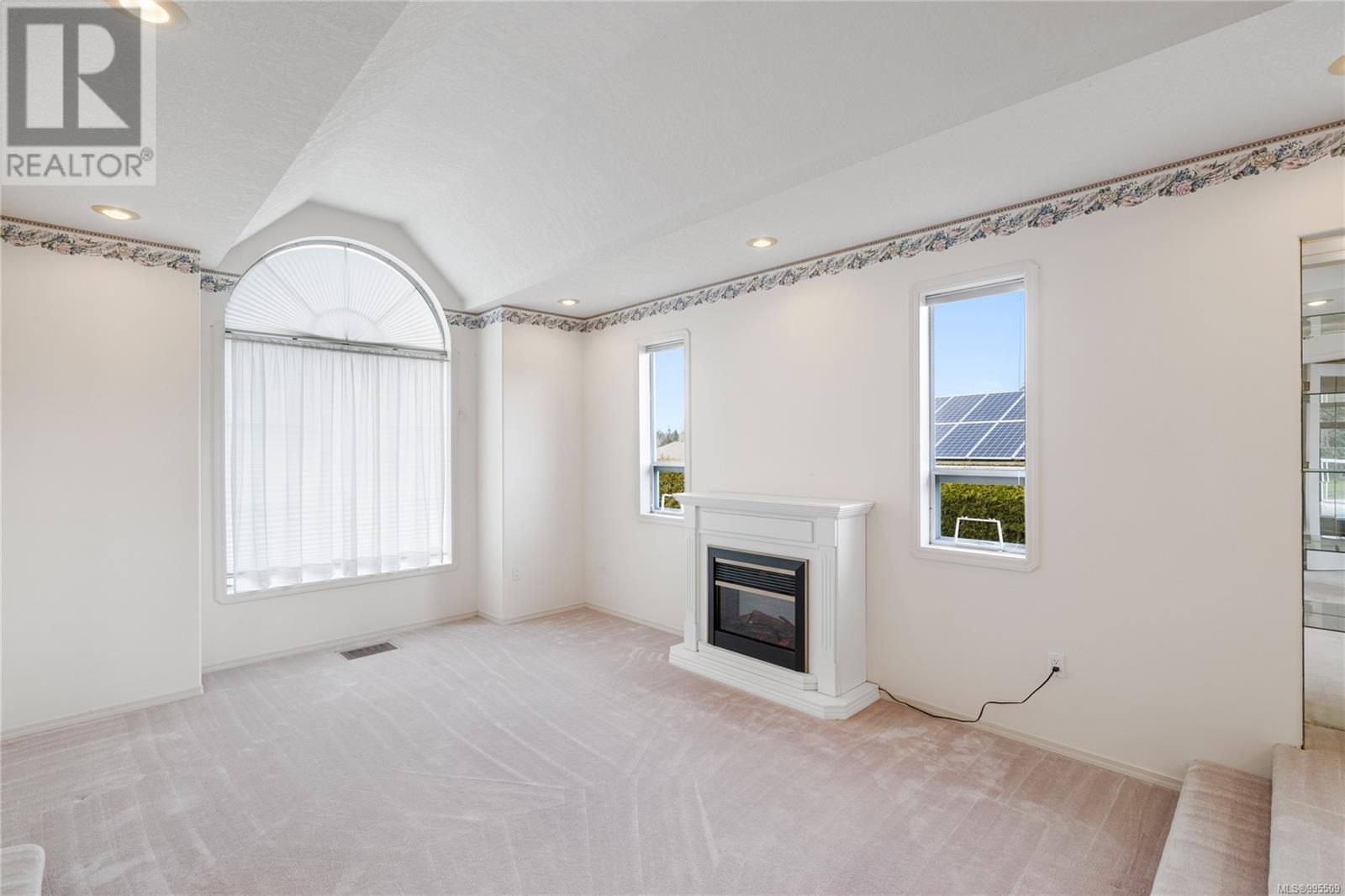 Property at 951 Royal Dornoch Dr image 4