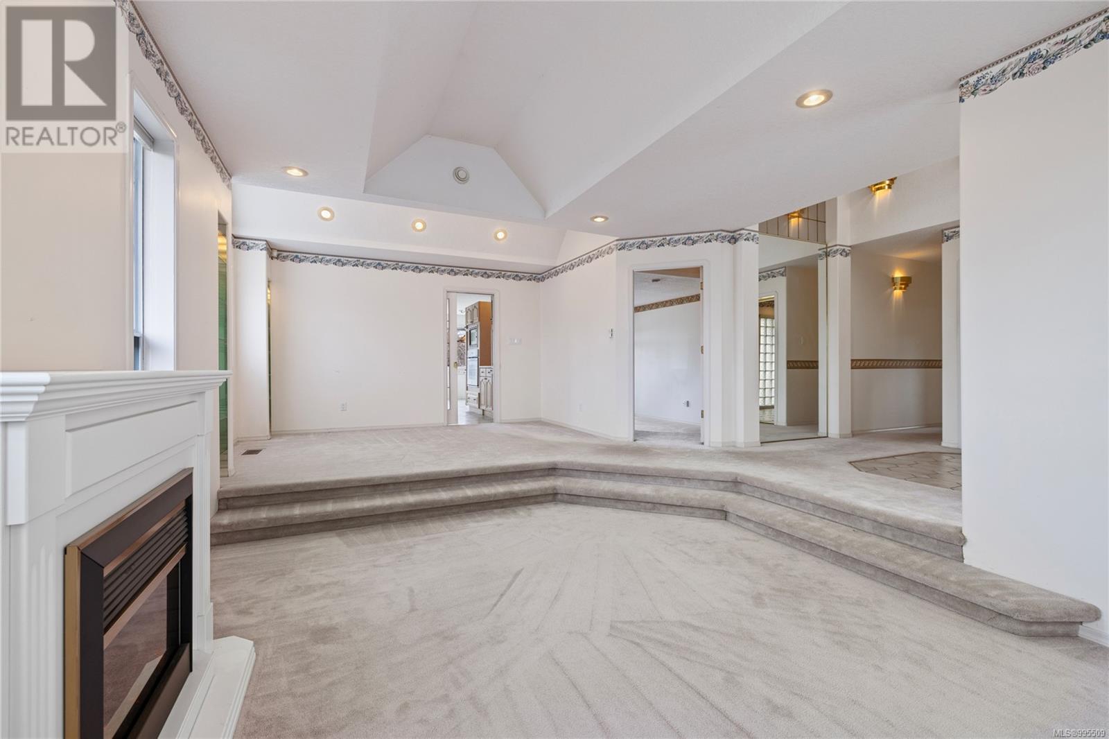 Property at 951 Royal Dornoch Dr image 5
