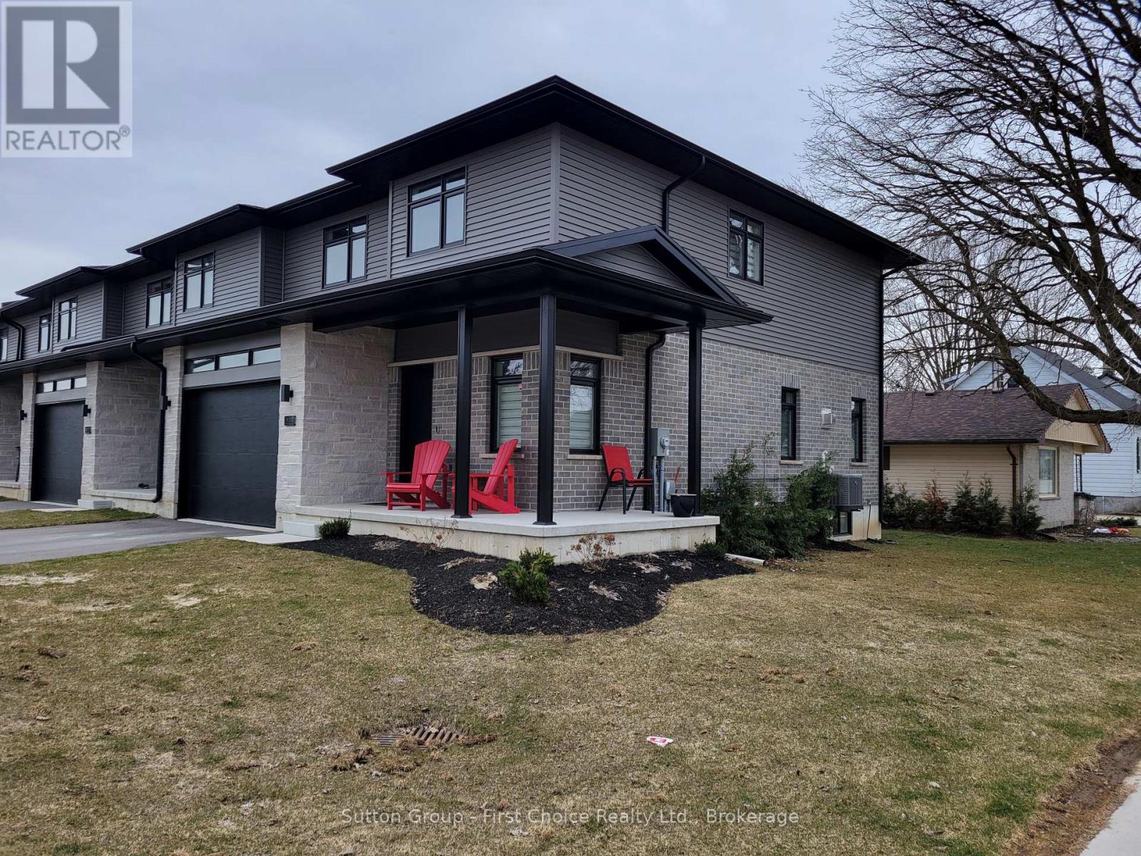 533 Albert Street, South Huron, Ontario  N0M 1S1 - Photo 3 - X12084524