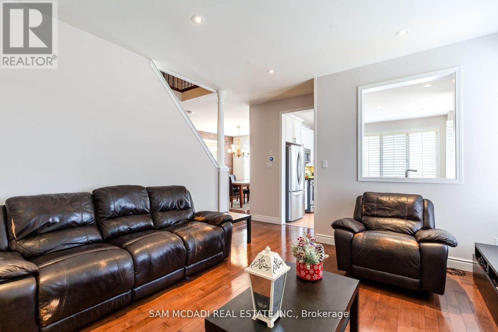 3855 Thomas Street, Mississauga, Ontario  L5M 7A6 - Photo 23 - W12084629
