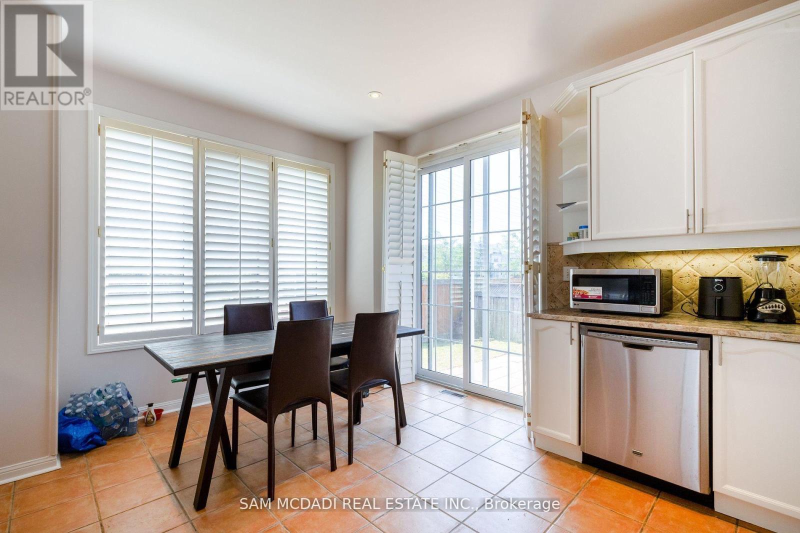 3855 Thomas Street, Mississauga, Ontario  L5M 7A6 - Photo 25 - W12084629