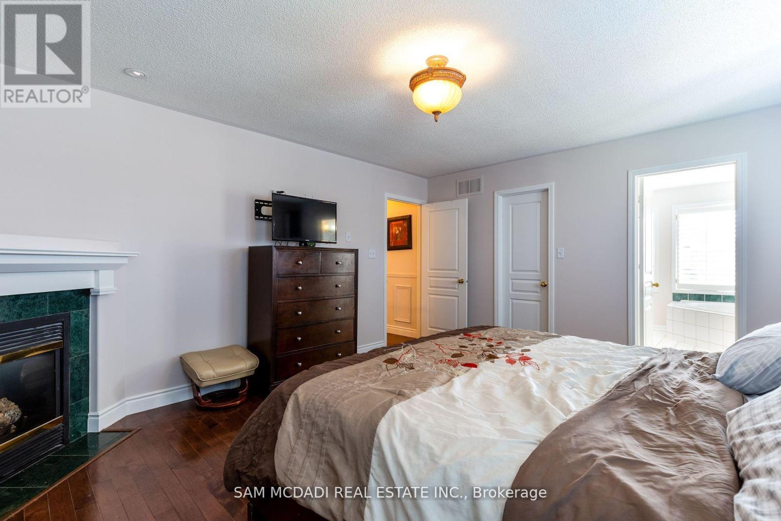 3855 Thomas Street, Mississauga, Ontario  L5M 7A6 - Photo 33 - W12084629