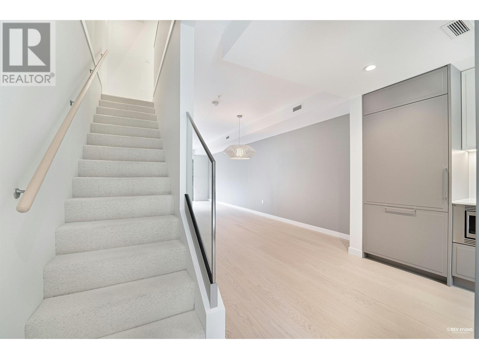 7 1960 Glenaire Drive, Vancouver, British Columbia  V7P 1Y1 - Photo 10 - R2990637