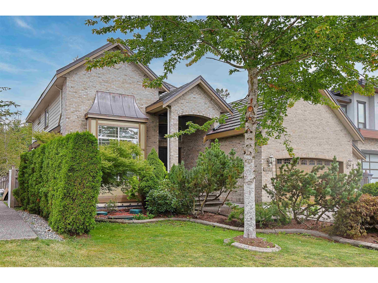 Property at 16711 92A AVENUE image 2