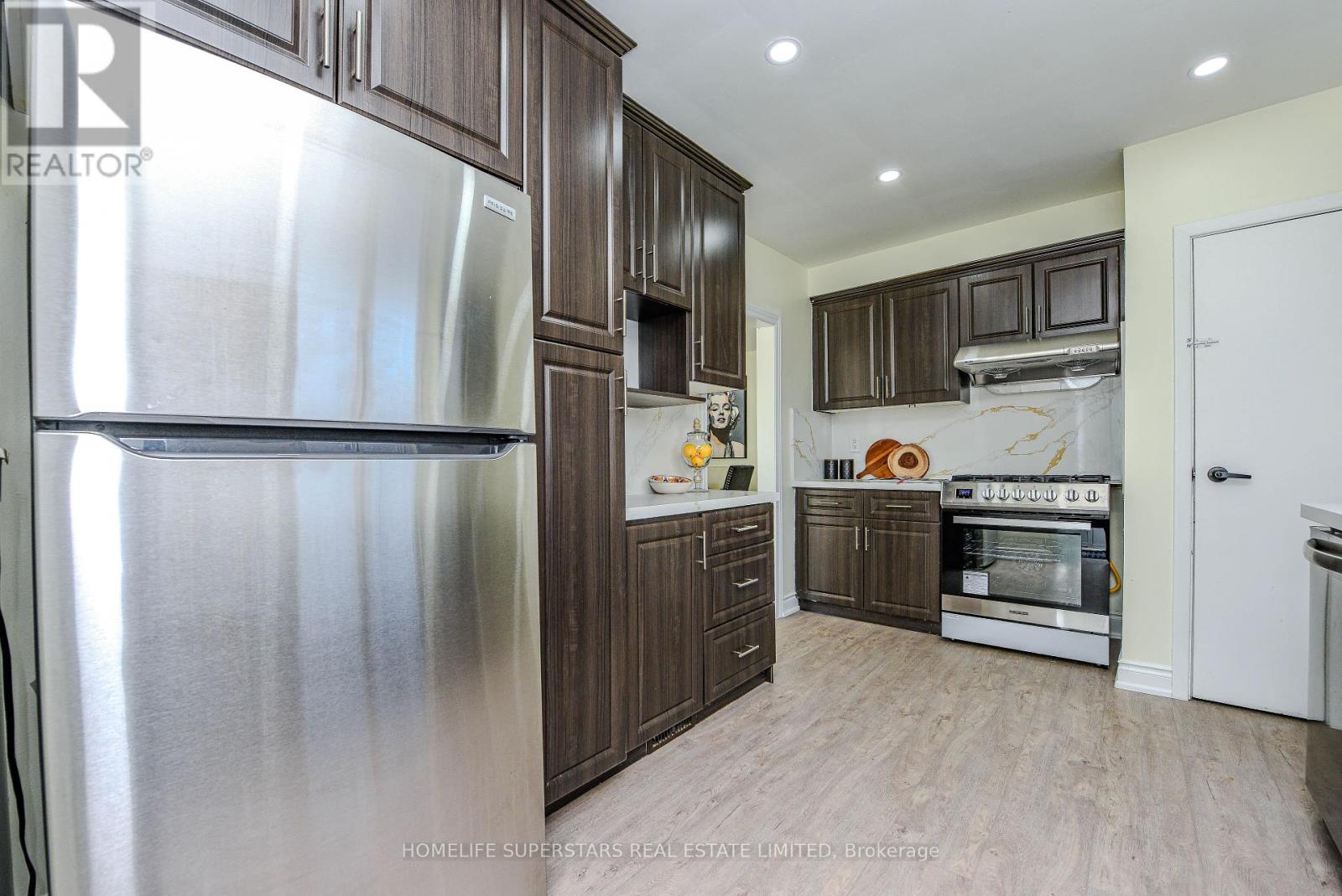 9 Aloma Crescent, Brampton, Ontario  L6T 2N8 - Photo 13 - W12059830