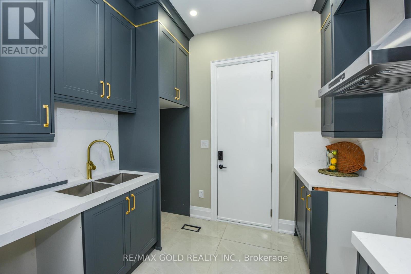 15a Marion Street, Caledon, Ontario  L7C 1K8 - Photo 17 - W12084760