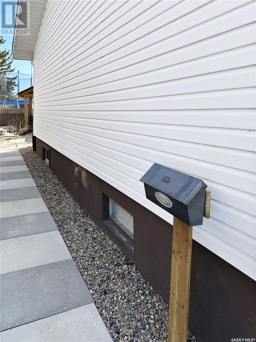 60 Aitken Place, Swift Current, Saskatchewan  S9H 4H4 - Photo 35 - SK002749