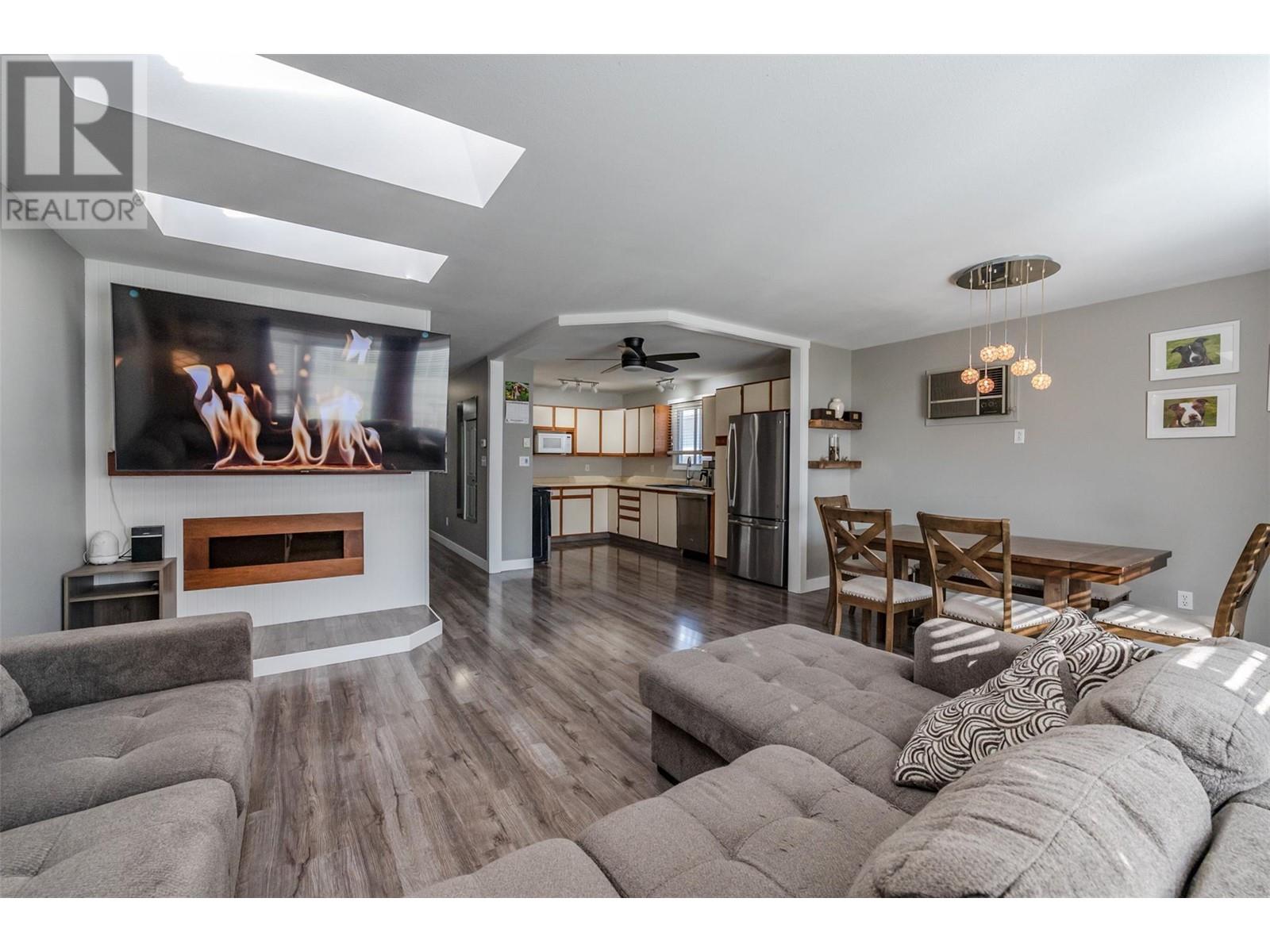 1179 Queen Street, Penticton, British Columbia  V2A 4R6 - Photo 2 - 10343664