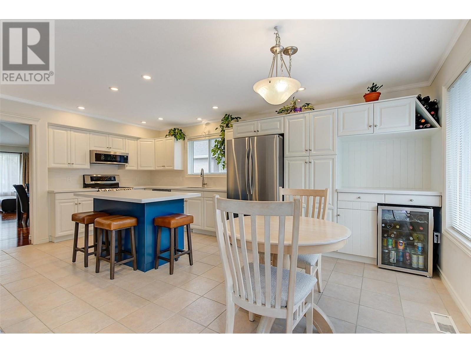 Property at 355 Woodpark Crescent image 5