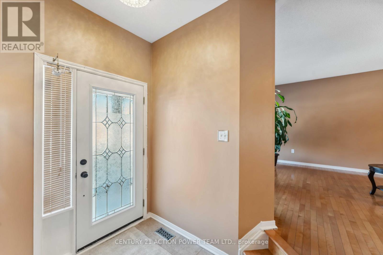 Property at 636 AQUAVIEW DRIVE image 2