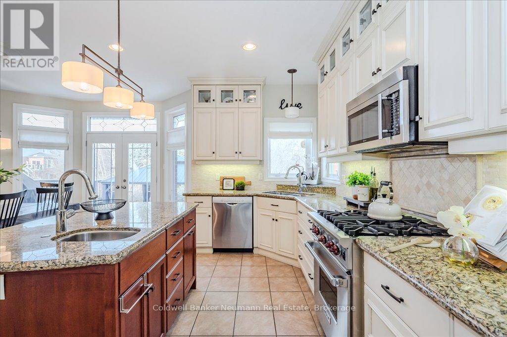Property at 8 RAY CRESCENT image 2