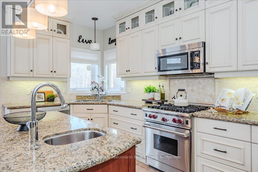 Property at 8 RAY CRESCENT image 3