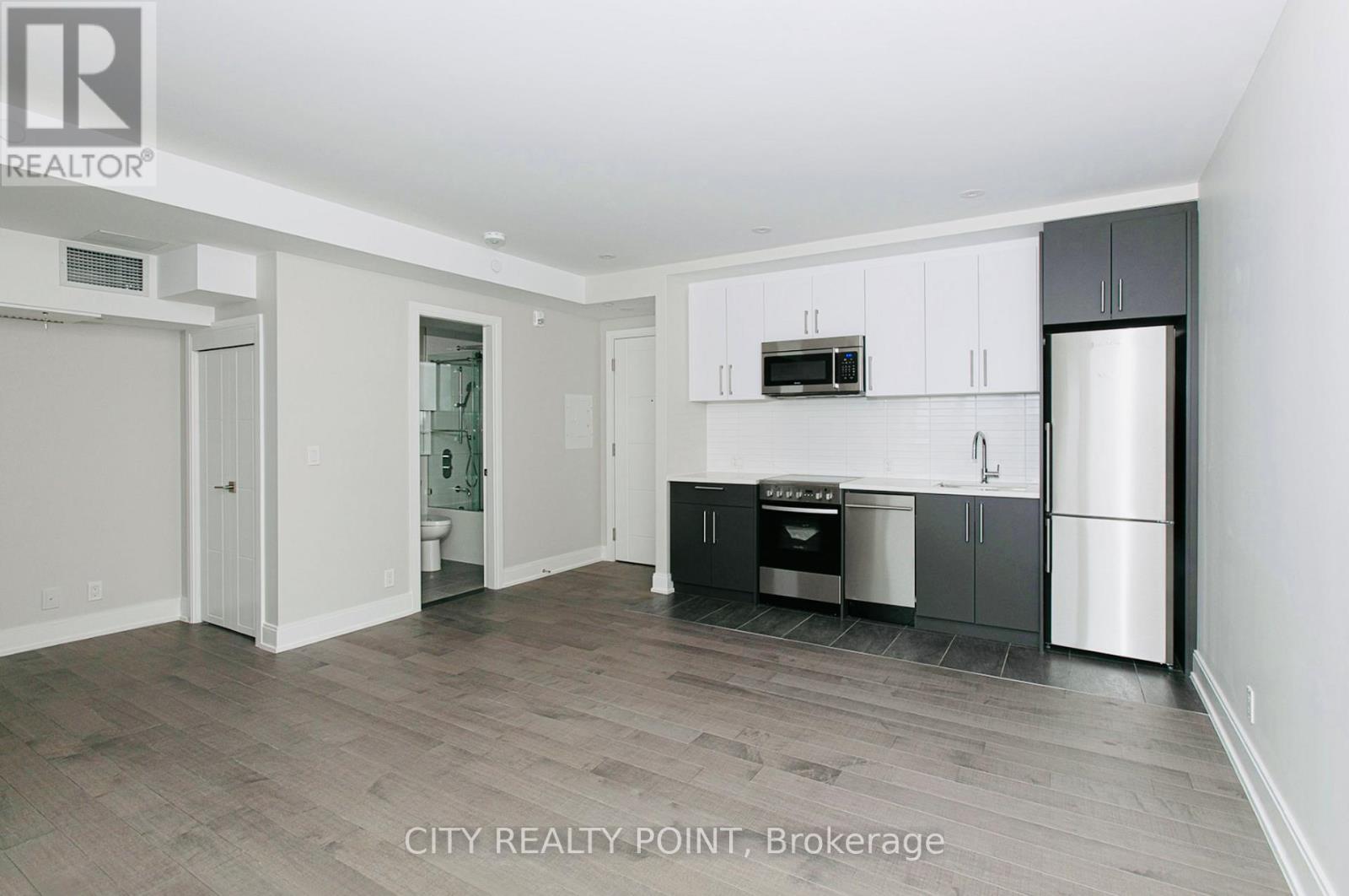 702 - 11 Walmer Road, Toronto, Ontario  M5R 2W9 - Photo 2 - C12084864