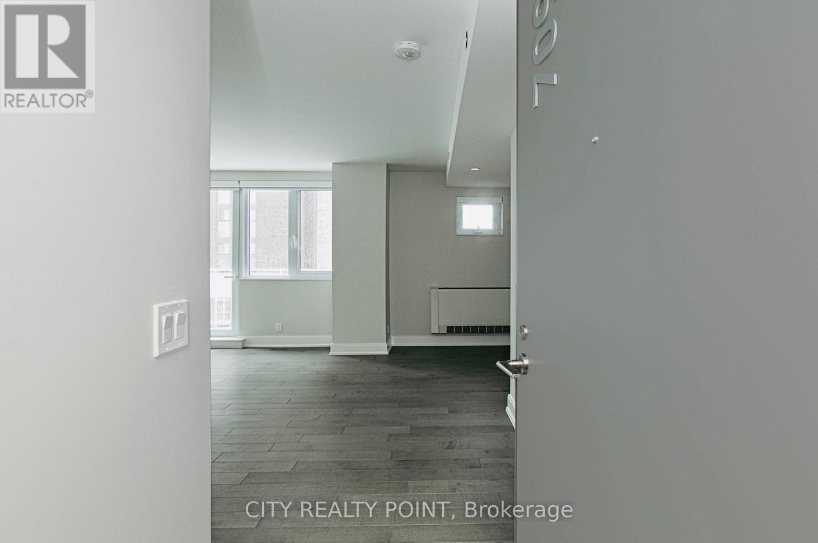 702 - 11 Walmer Road, Toronto, Ontario  M5R 2W9 - Photo 3 - C12084864