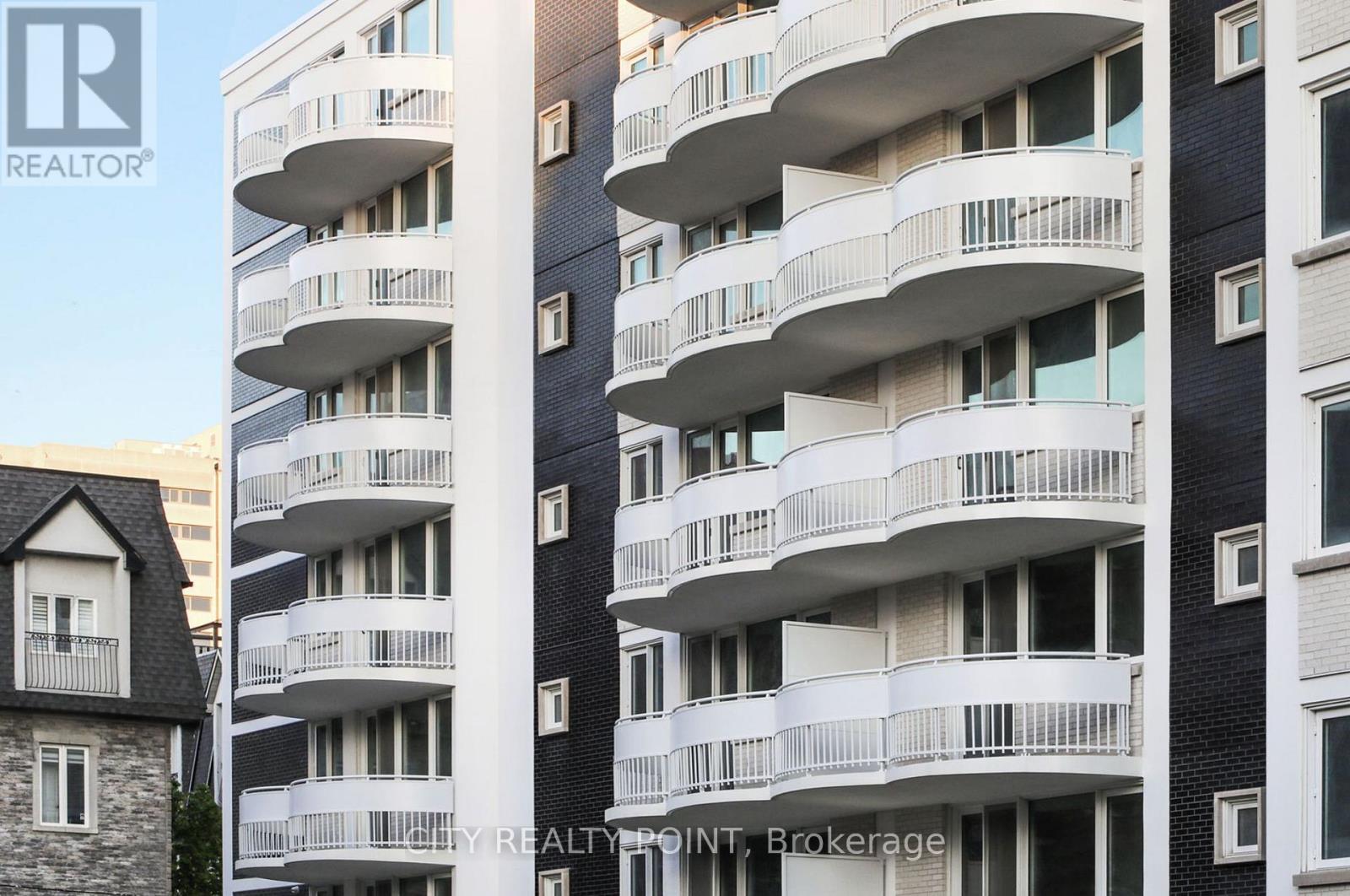 702 - 11 Walmer Road, Toronto, Ontario  M5R 2W9 - Photo 6 - C12084864