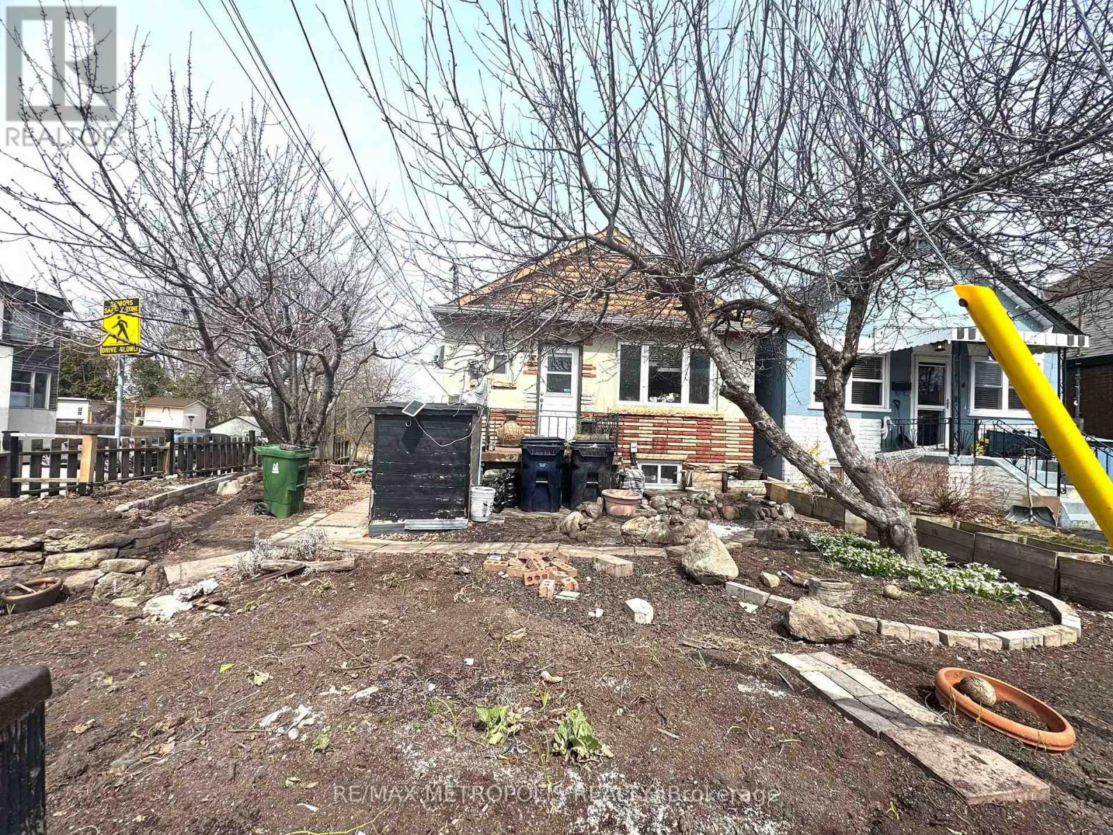 982 Cosburn Avenue, Toronto (Woodbine-Lumsden), Ontario  M4C 2W1 - Photo 10 - E12084839