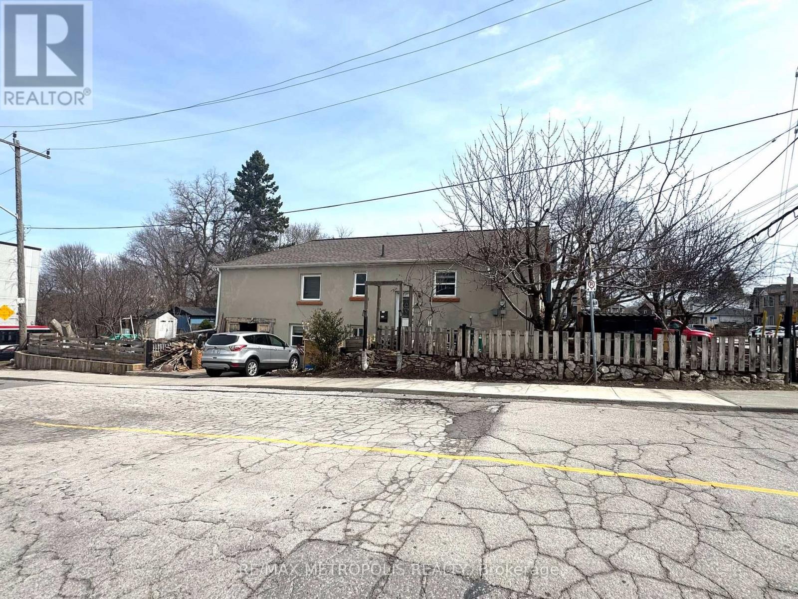 982 Cosburn Avenue, Toronto (Woodbine-Lumsden), Ontario  M4C 2W1 - Photo 11 - E12084839