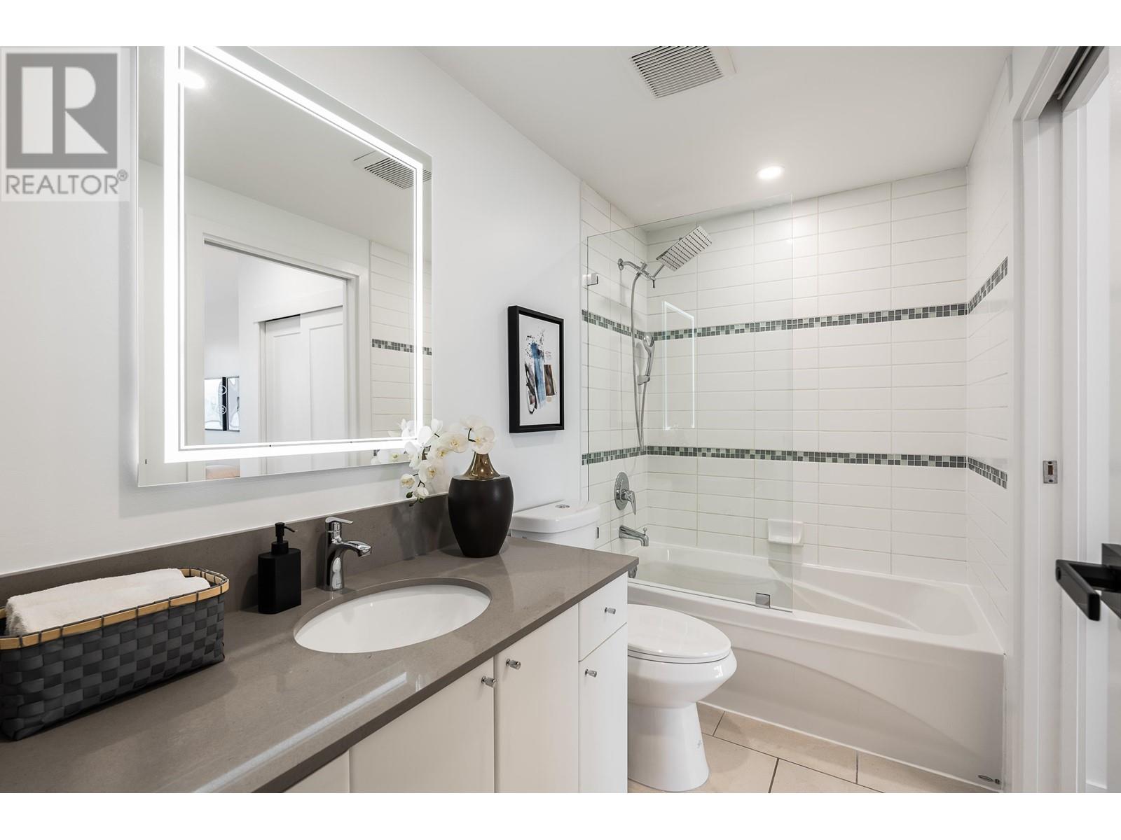 Listing Picture 20 of 39 : 2802 1188 W PENDER STREET, Vancouver / 溫哥華 - 魯藝地產 Yvonne Lu Group - MLS Medallion Club Member