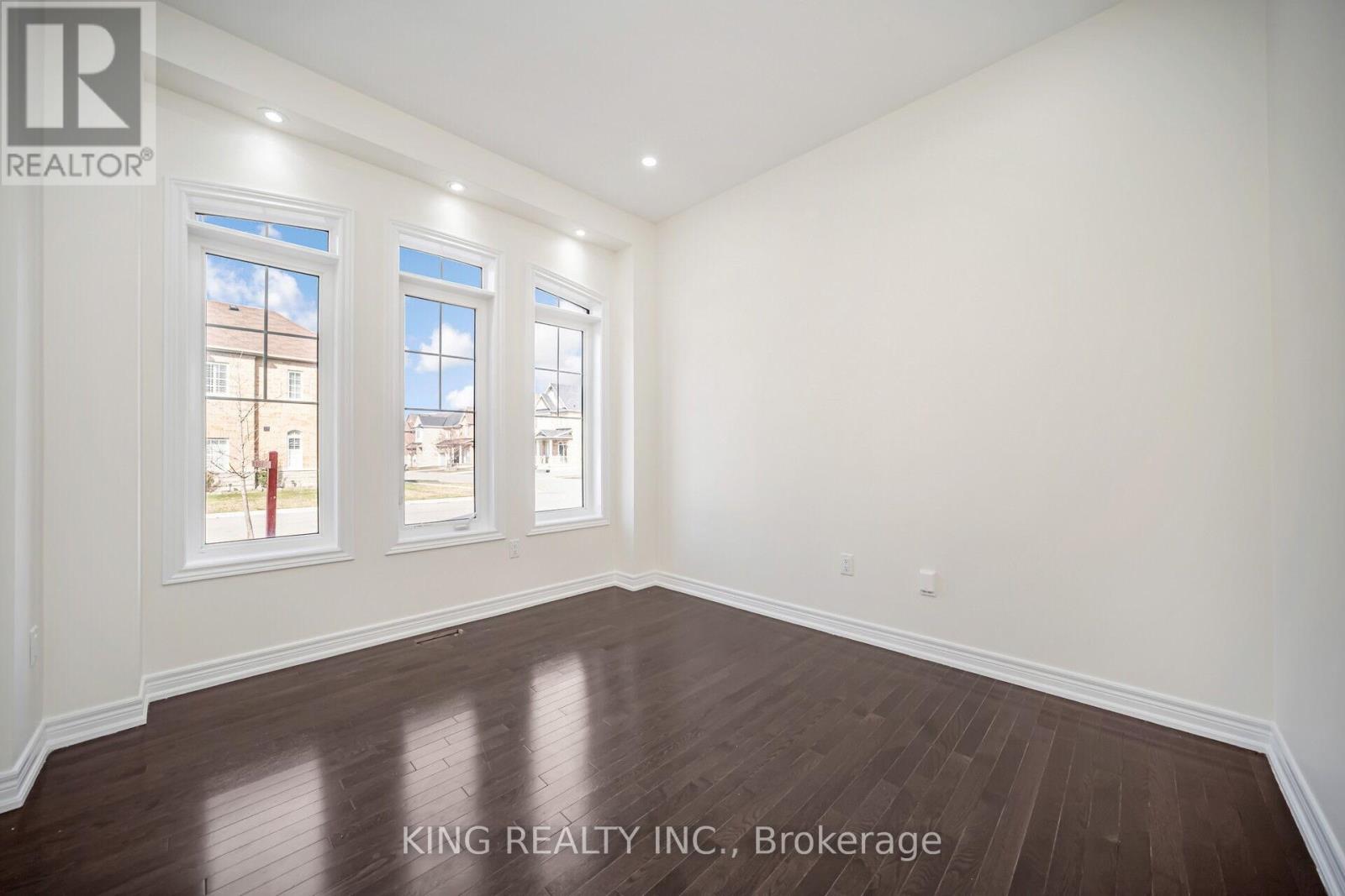 52 Haverstock Crescent, Brampton, Ontario  L7A 0G1 - Photo 5 - W12084845