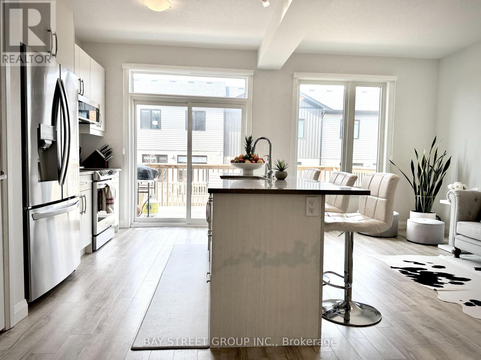 Photo 3 of 21 for 20 - 819 Kleinburg Drive