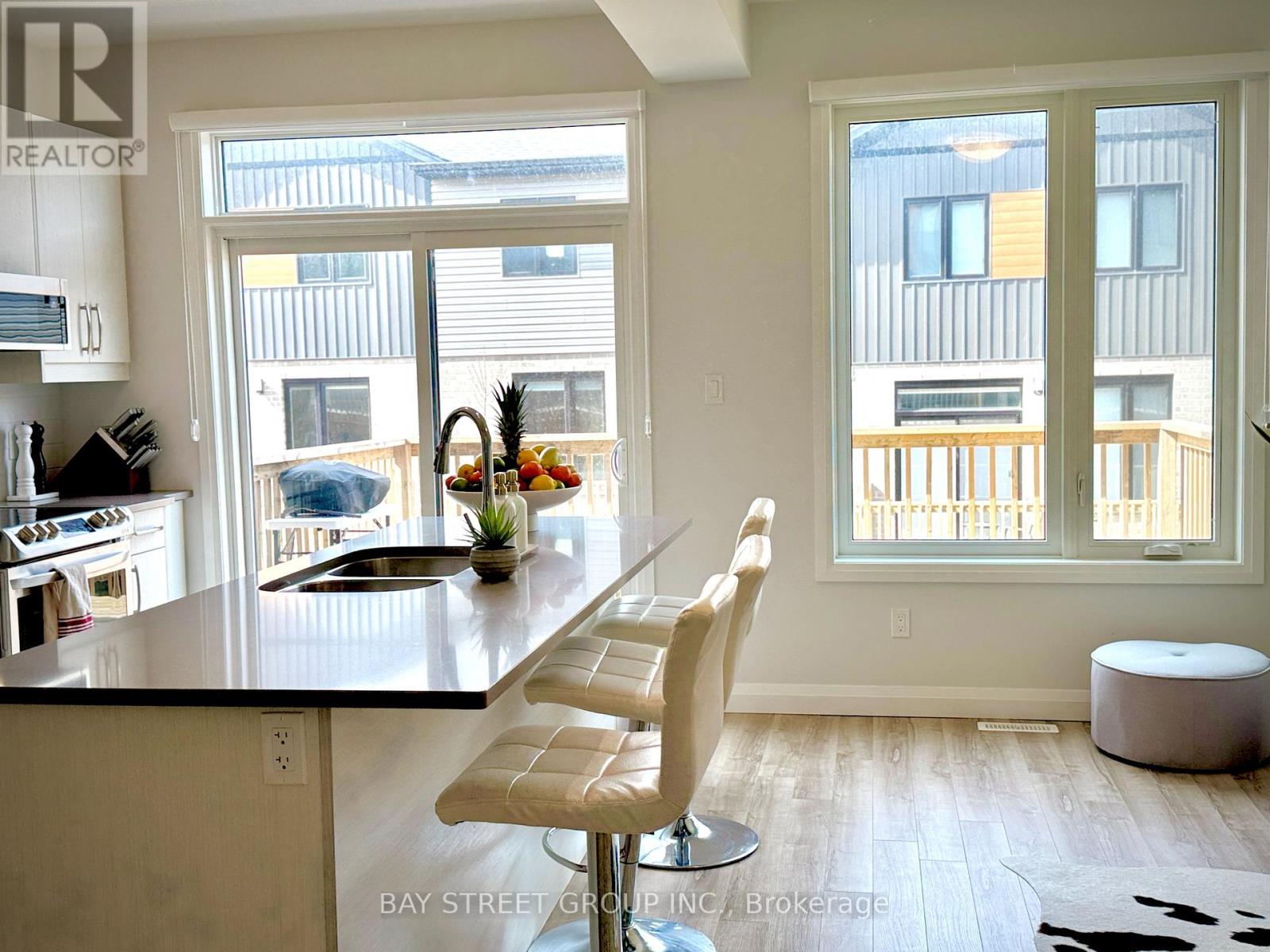 Photo 4 of 21 for 20 - 819 Kleinburg Drive