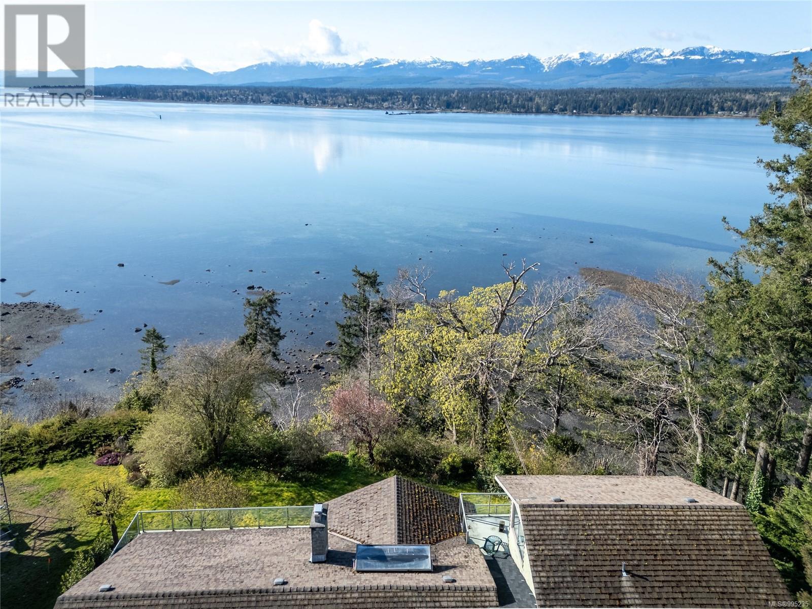 Property at 145 Manor Pl image 5