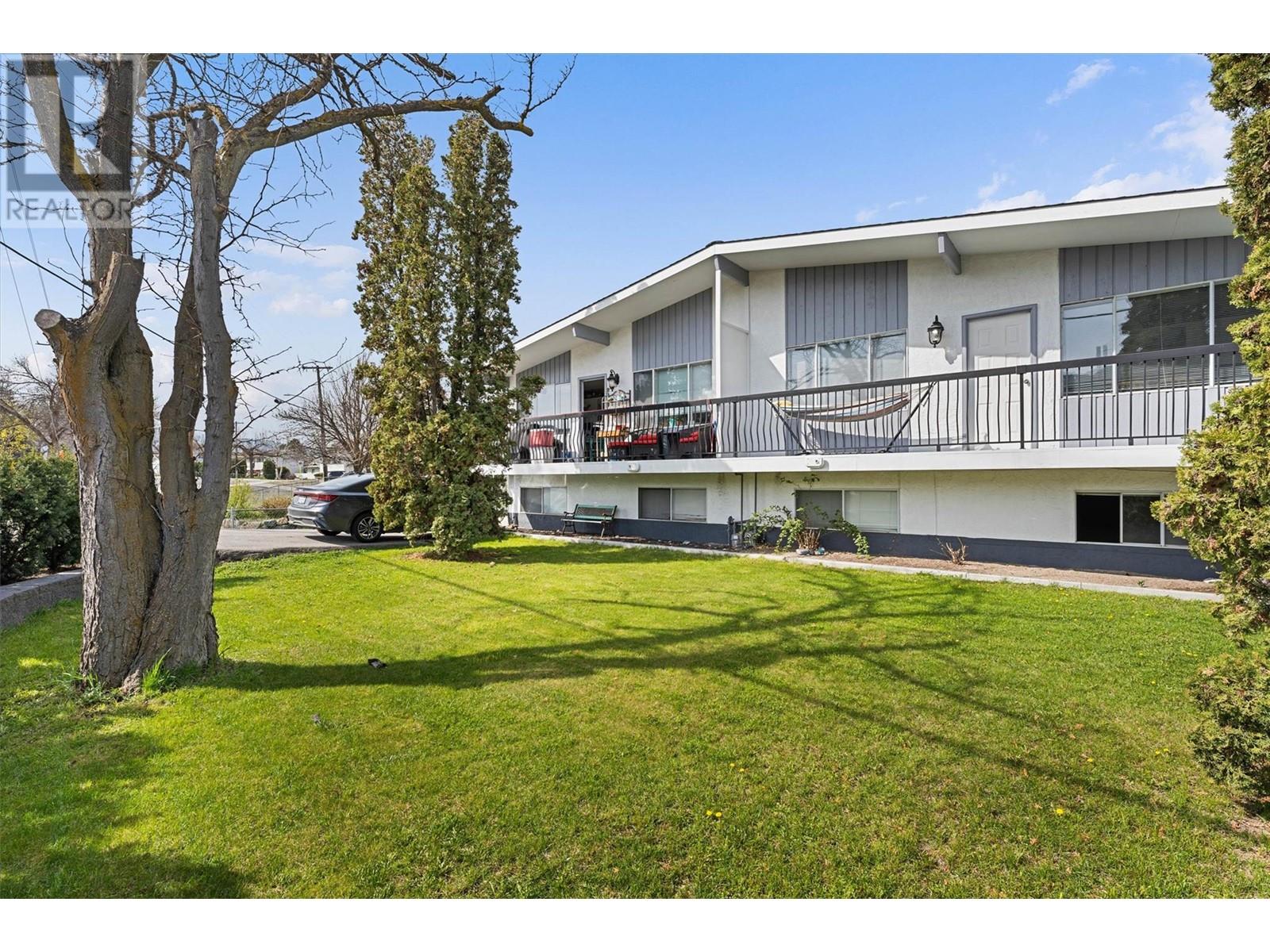 600/602 Rutland Road S, Kelowna, British Columbia