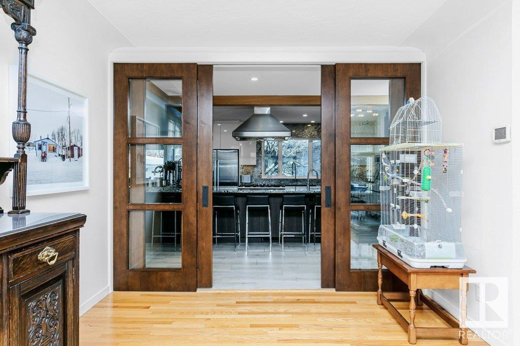 Property at 9728 141 ST NW image 3