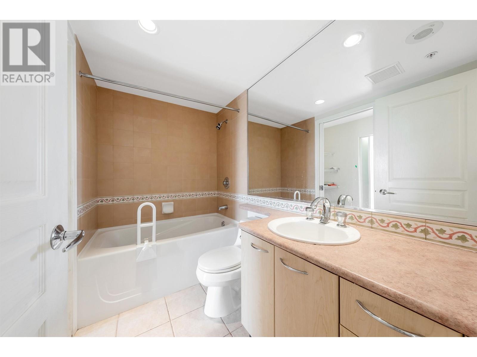 703 1575 W 10th Avenue, Vancouver, British Columbia  V6J 5L1 - Photo 13 - R2990716