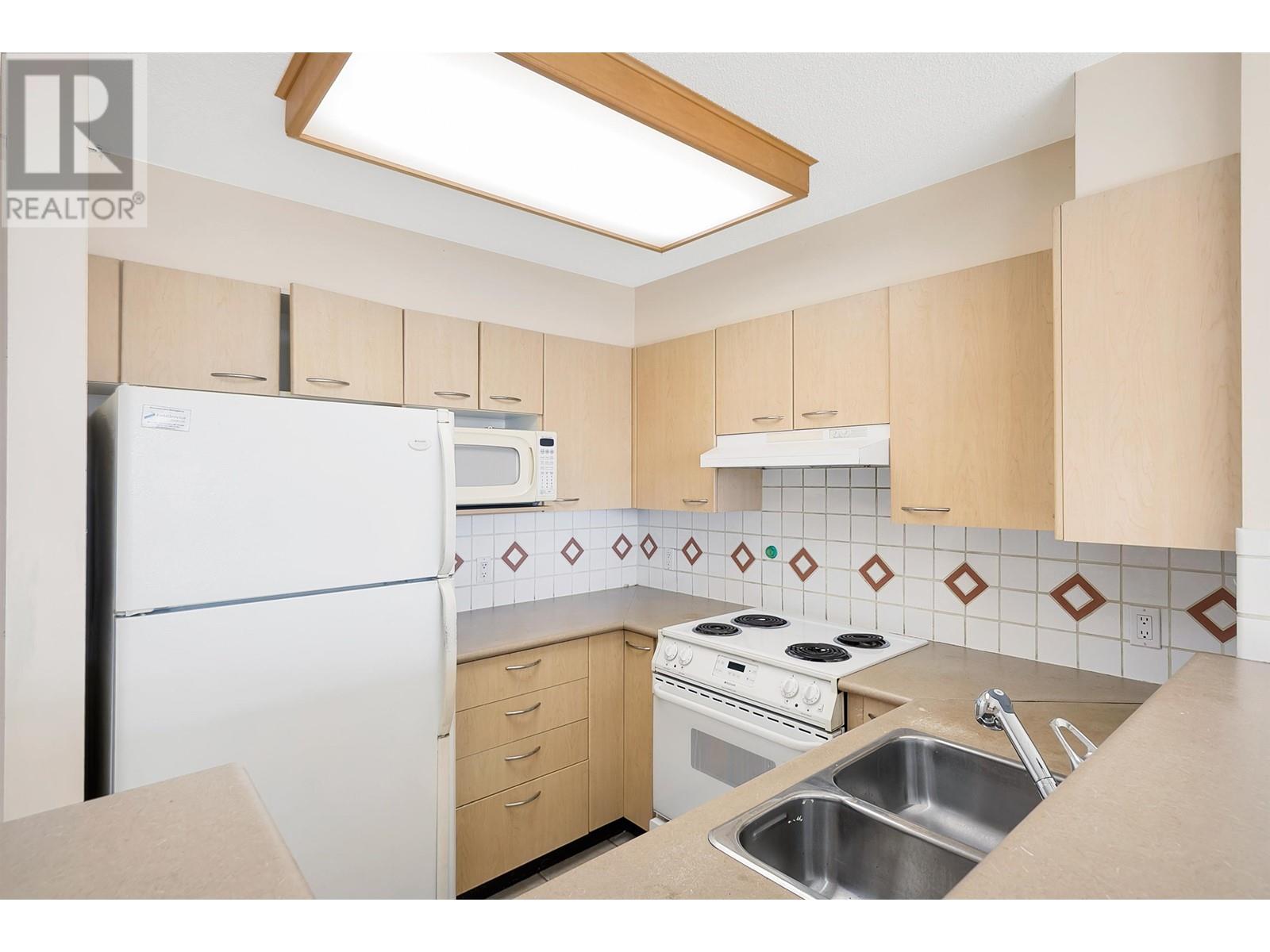 703 1575 W 10th Avenue, Vancouver, British Columbia  V6J 5L1 - Photo 7 - R2990716