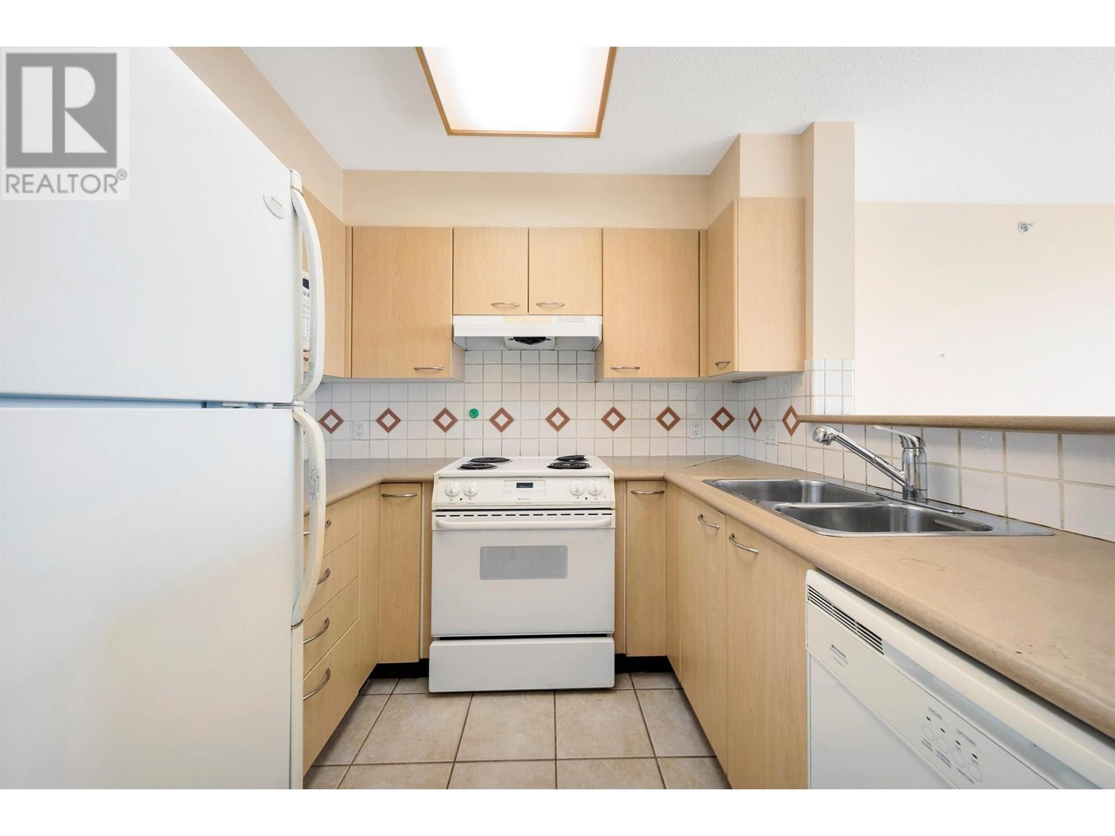 703 1575 W 10th Avenue, Vancouver, British Columbia  V6J 5L1 - Photo 8 - R2990716