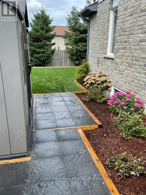 36 Green Street, Mapleton, Ontario  N0G 1P0 - Photo 33 - X12084892
